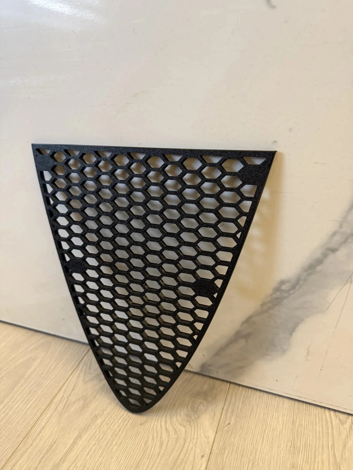 Honeycomb gril kompatibilan sa Alfa Romeo 156 Restyling