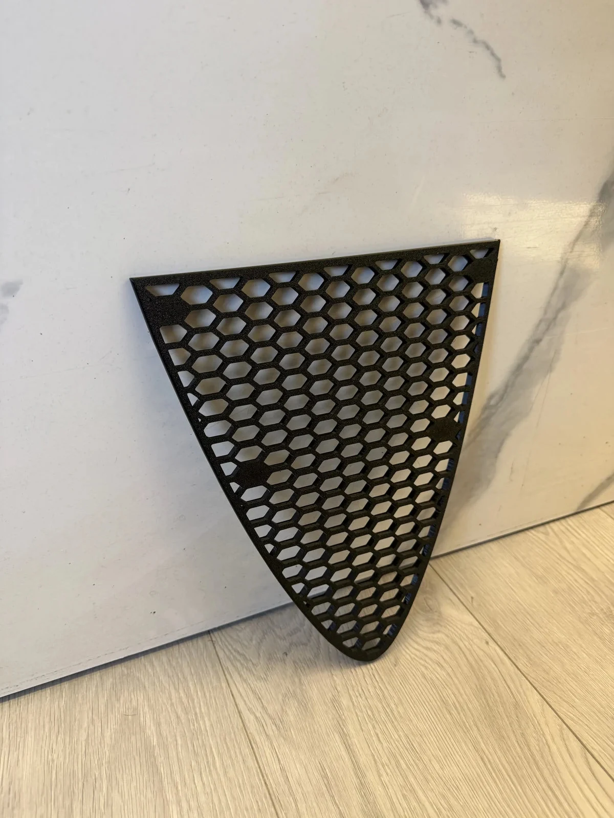 Honeycomb gril kompatibilan sa Alfa Romeo 156 Restyling - fotografija 2