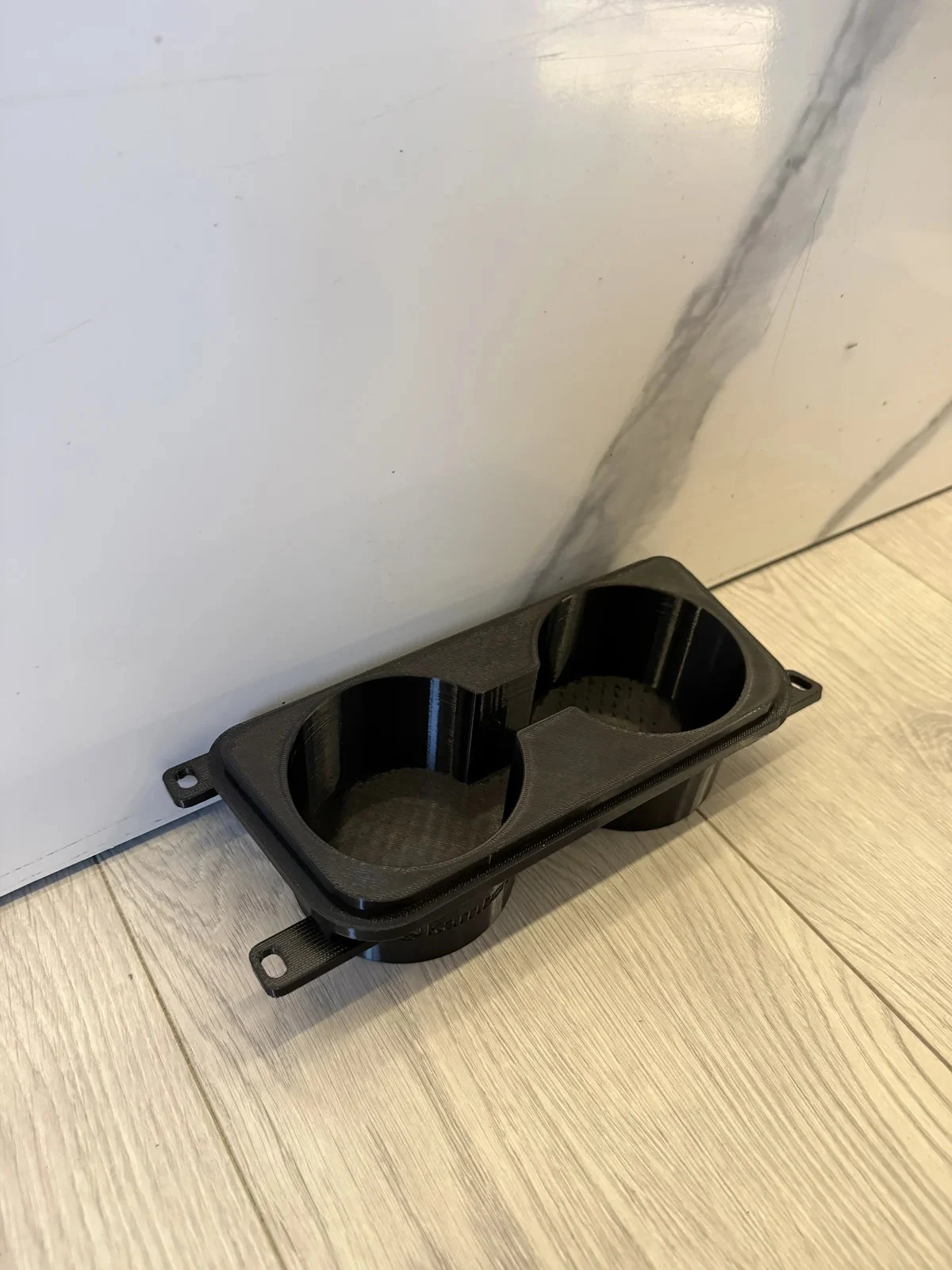 Cup holder kompatibilan sa BMW E90 – umesto pepeljare