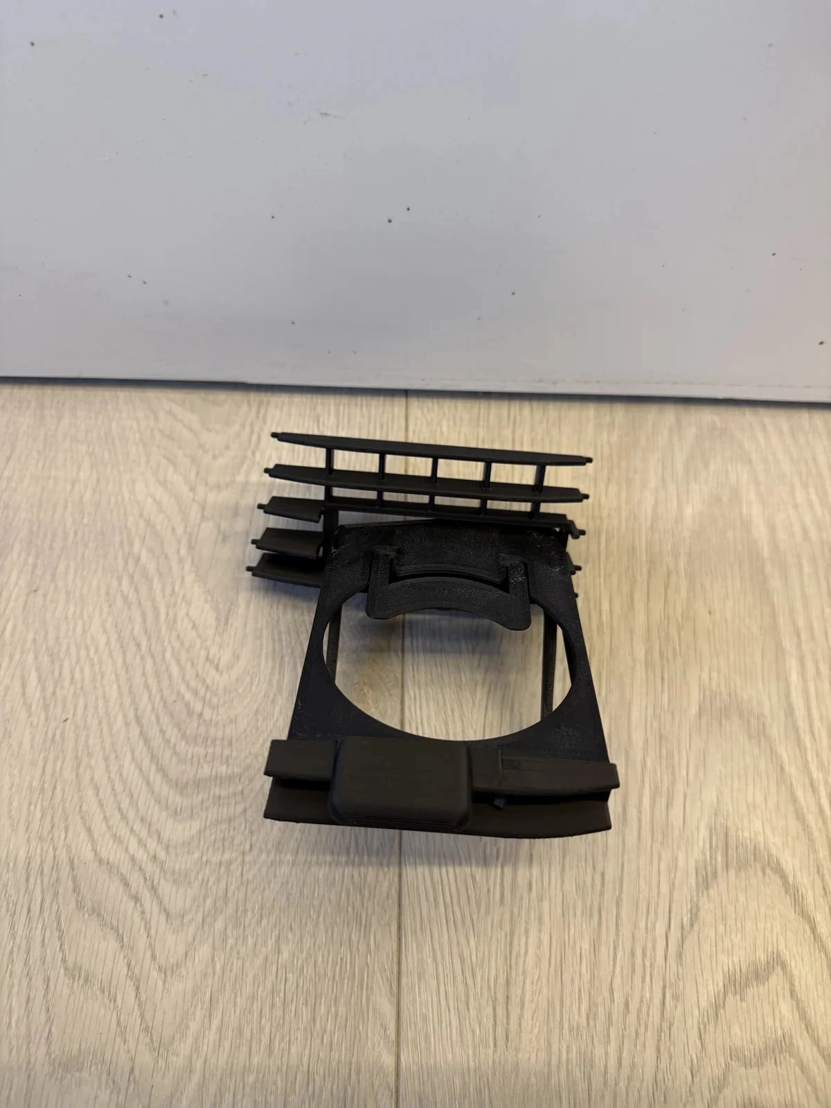 Cup holder kompatibilan sa BMW E90 – ventilacija