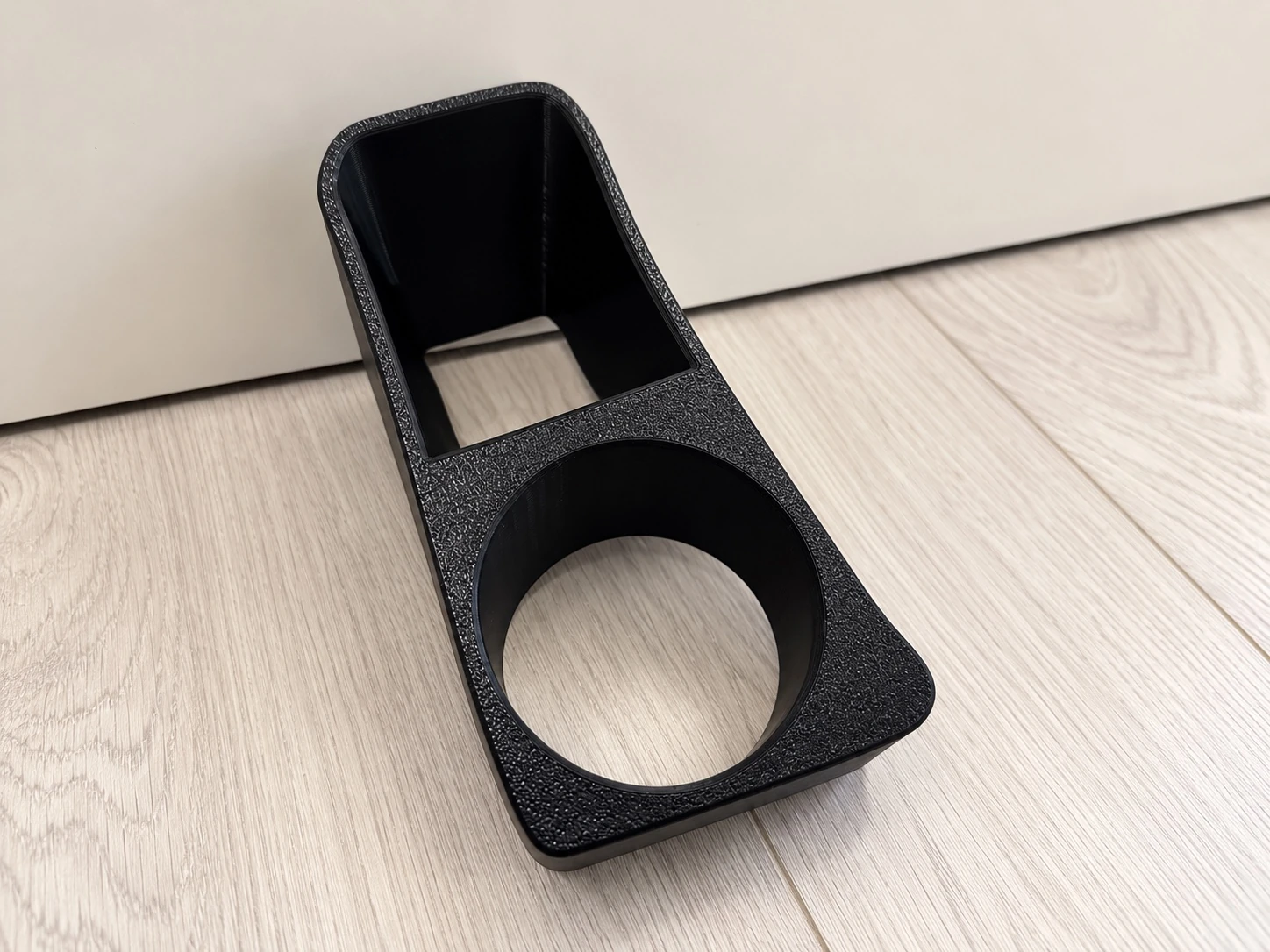 Držač za čaše (cup holder) kompatibilan sa BMW E90 / E91 – fotografija 1